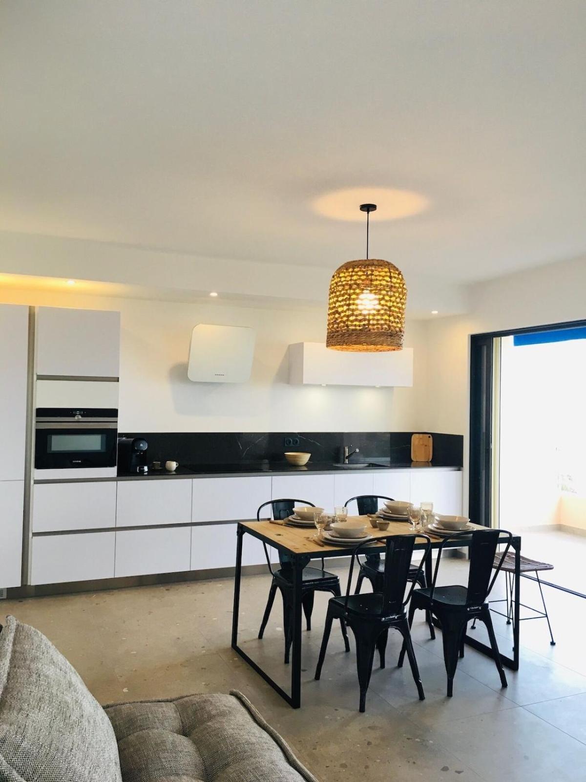 Appartement T3 Lumineux Traversant Totalement Neuf En Face De La Plage Front De Mer Vue Sur Les Iles Vue Mer Panoramique Assuree Residence De La Plage Centre Ville Du Lavandou 3Eme Etage Avec Ascenseur Appartement T3 Le Lavandou Dış mekan fotoğraf