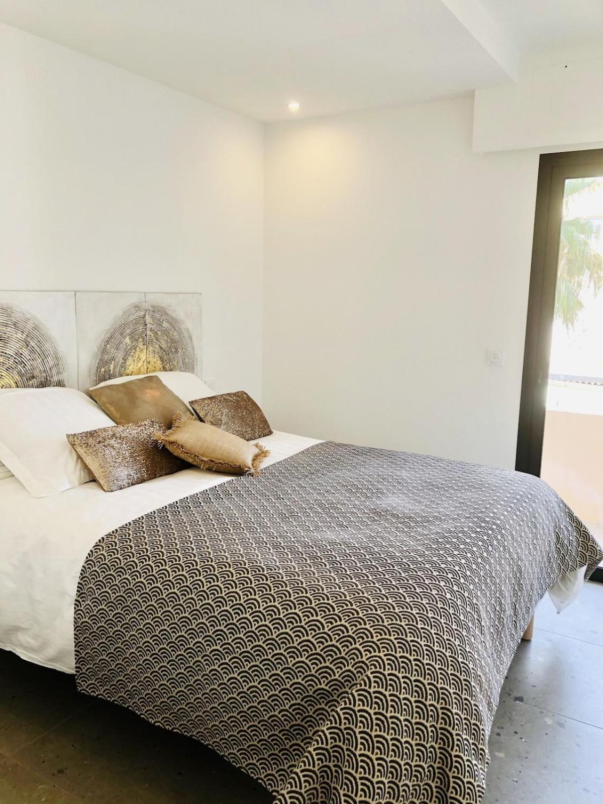 Appartement T3 Lumineux Traversant Totalement Neuf En Face De La Plage Front De Mer Vue Sur Les Iles Vue Mer Panoramique Assuree Residence De La Plage Centre Ville Du Lavandou 3Eme Etage Avec Ascenseur Appartement T3 Le Lavandou Dış mekan fotoğraf