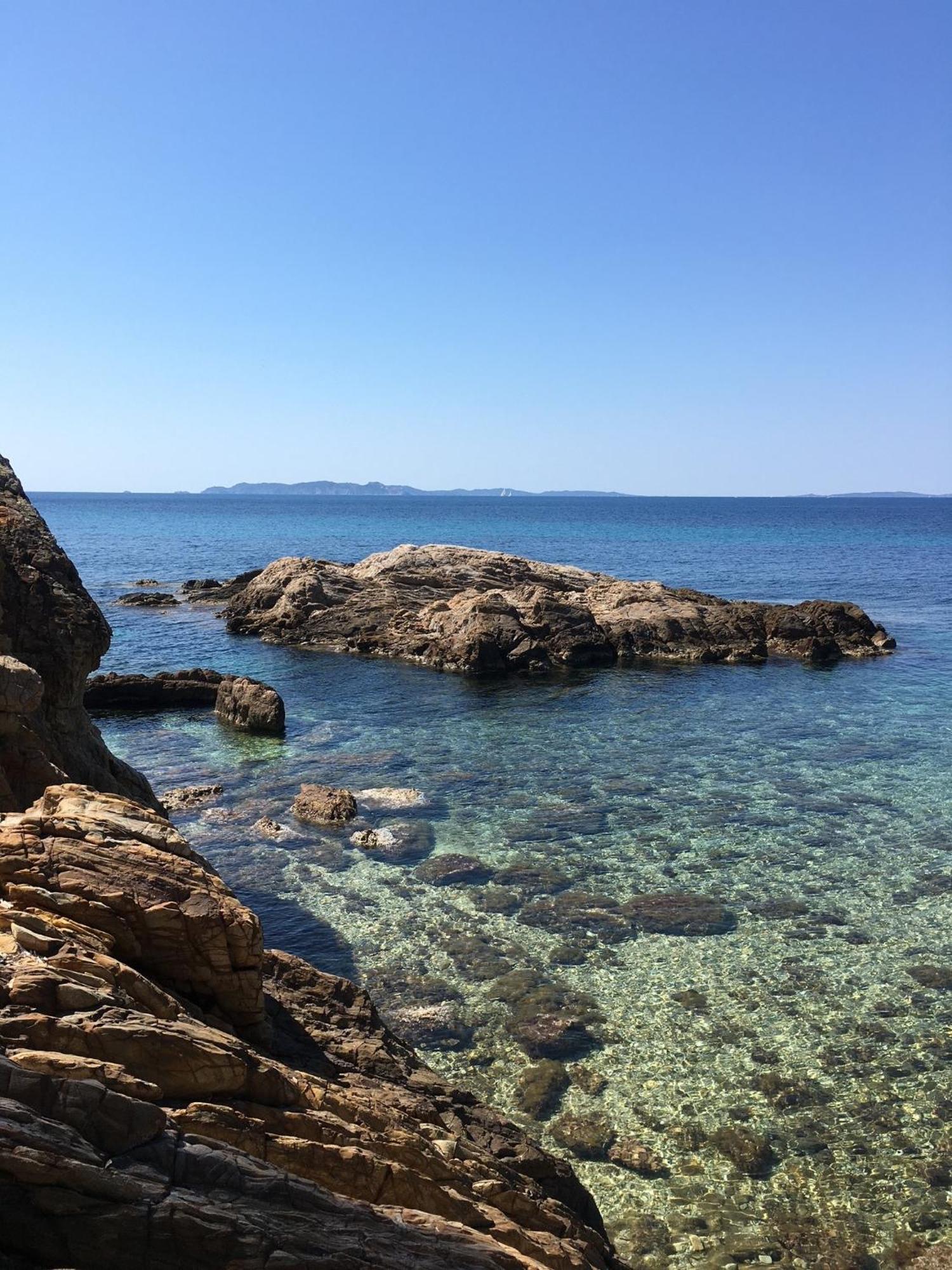 Appartement T3 Lumineux Traversant Totalement Neuf En Face De La Plage Front De Mer Vue Sur Les Iles Vue Mer Panoramique Assuree Residence De La Plage Centre Ville Du Lavandou 3Eme Etage Avec Ascenseur Appartement T3 Le Lavandou Dış mekan fotoğraf