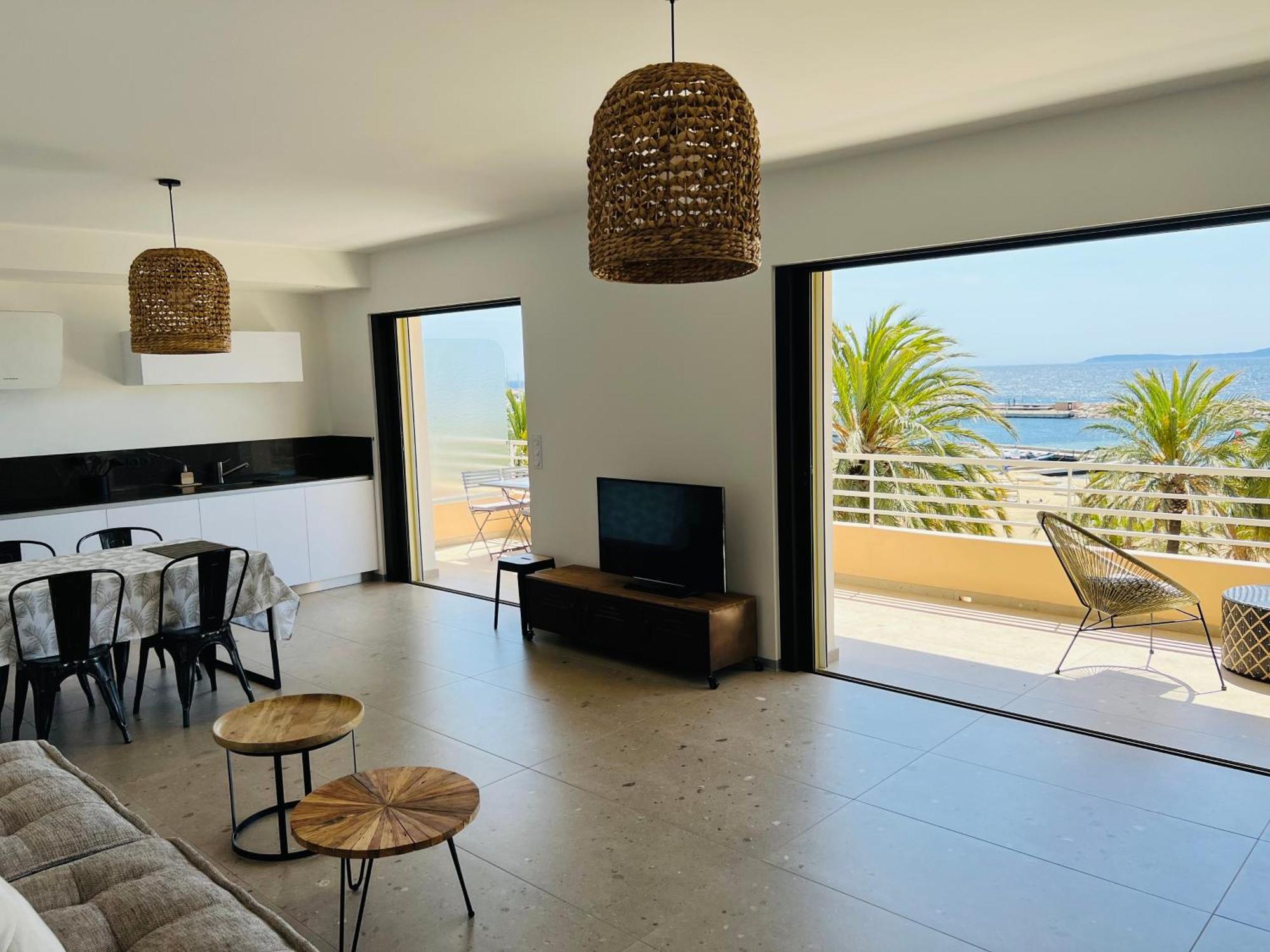 Appartement T3 Lumineux Traversant Totalement Neuf En Face De La Plage Front De Mer Vue Sur Les Iles Vue Mer Panoramique Assuree Residence De La Plage Centre Ville Du Lavandou 3Eme Etage Avec Ascenseur Appartement T3 Le Lavandou Dış mekan fotoğraf