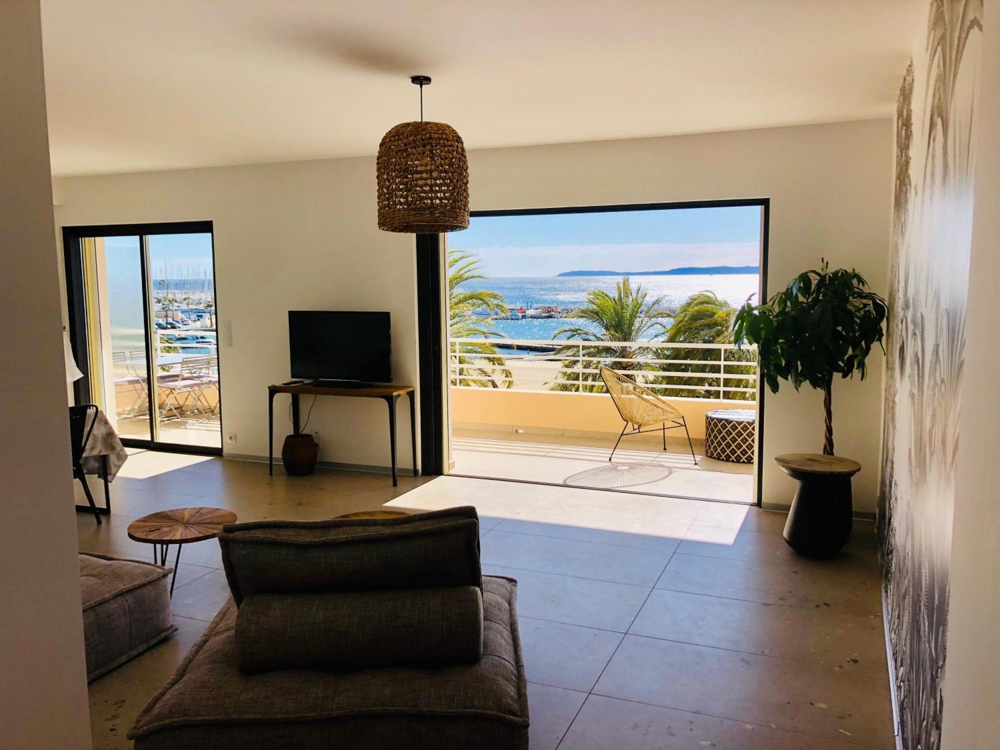 Appartement T3 Lumineux Traversant Totalement Neuf En Face De La Plage Front De Mer Vue Sur Les Iles Vue Mer Panoramique Assuree Residence De La Plage Centre Ville Du Lavandou 3Eme Etage Avec Ascenseur Appartement T3 Le Lavandou Dış mekan fotoğraf